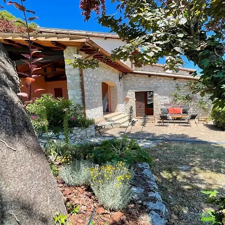 Cerro Cottageslps 8exc Pool Onsitespoleto 9 Kms Casa vacanze